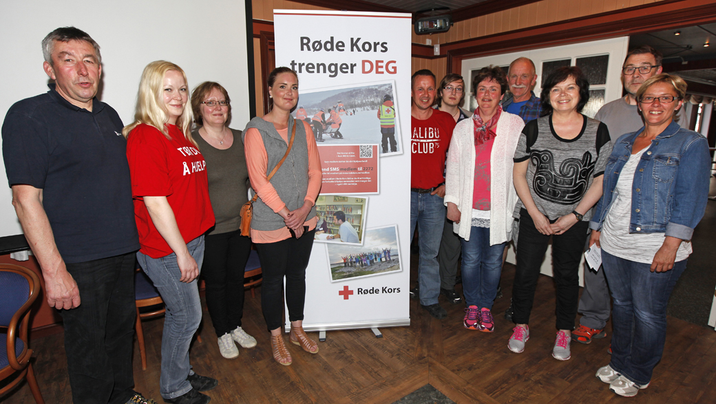 Det var stort oppmøte på informasjonsmøtet om Røde Kors. Der var blant andre fra venstre: Henry Skevik og Aina Vareide Haug i Nord-Trøndelag Røde Kors, Liv Vareide Lindseth, Maria Waldersløff, Ketil Hanssen, Magnus Bernhard Lindseth, Liv Brønstad, Otto K. Sandnes, Lill Merethe Bye, Harald Bakken og Rita Stamnes.