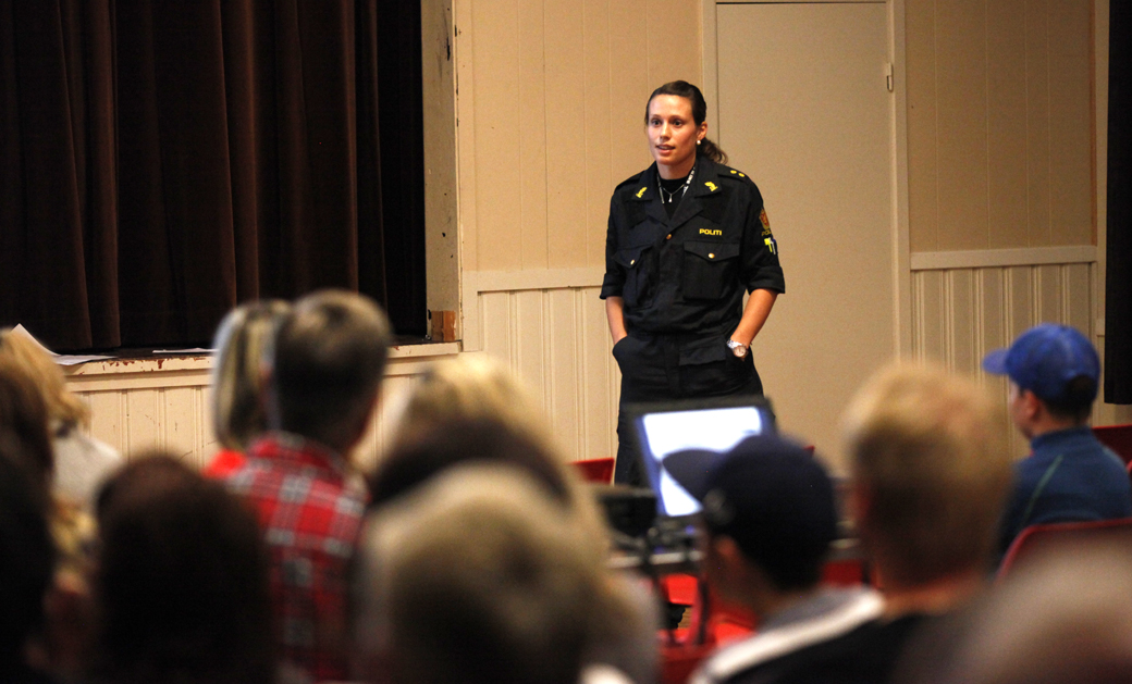 - Når vi må kjører ungdom til sykehuset for pumping etter at de har drukket for mye alkohol, står det om livet, fortalte politibetjent Gjertrud Strand.
