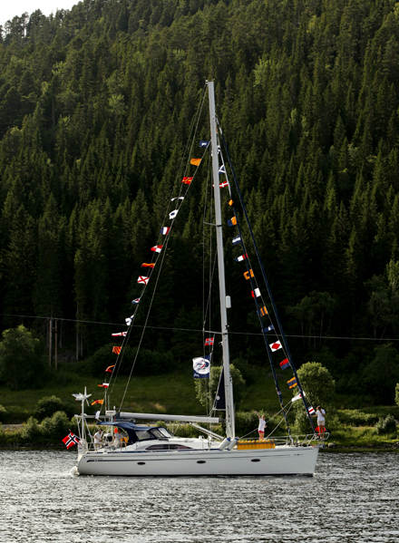 "Catara" var et flott skue da den stevnet ut Tøtdalbotn.