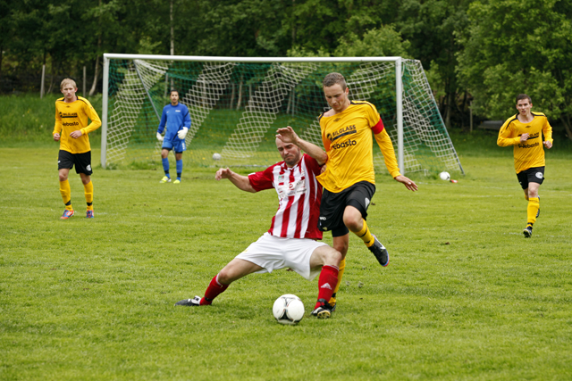 Benjamin Lein Fuglår ble felt i denne taklinga, men fikk ikke frispark.