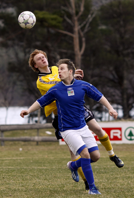 Simen Lein i hodeduell med en Follafoss/Malm-spiller.