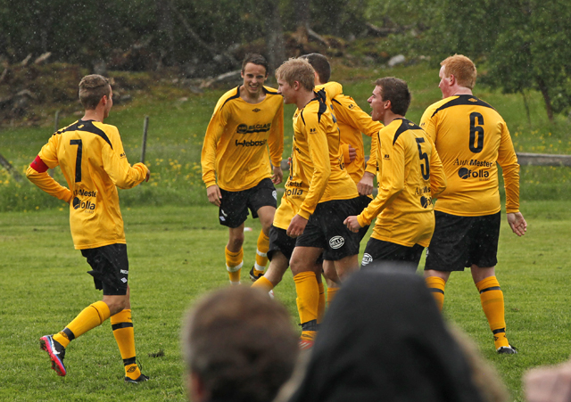 Med regnet kom også den første scoringa, signert Petter Moe - og jubelen var stor!