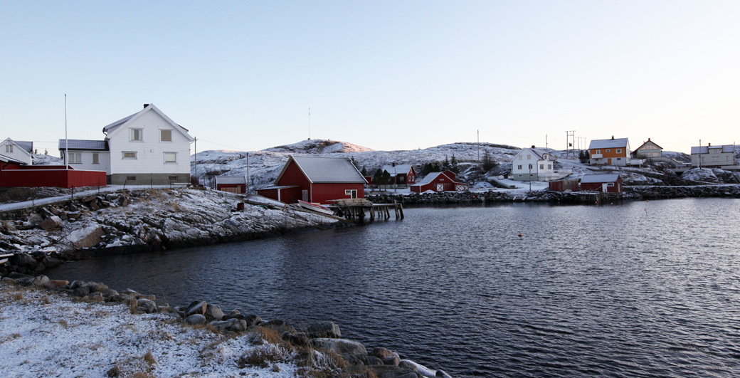 Vinteridyll fra Småværet desember 2011. Nå er alle disse husene borte, unntatt det lille røde bakerst midt på bildet.