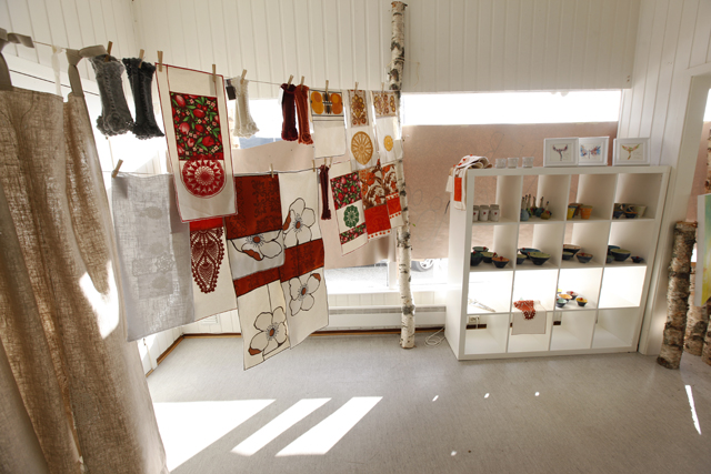 I de lyse lokalene kommer de flotte produktene til sin rett.