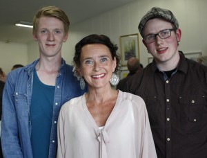 Wenche Anita Larsen Dahle hadde med seg sine to sønner Vetle og Odin på gitar og trommer.