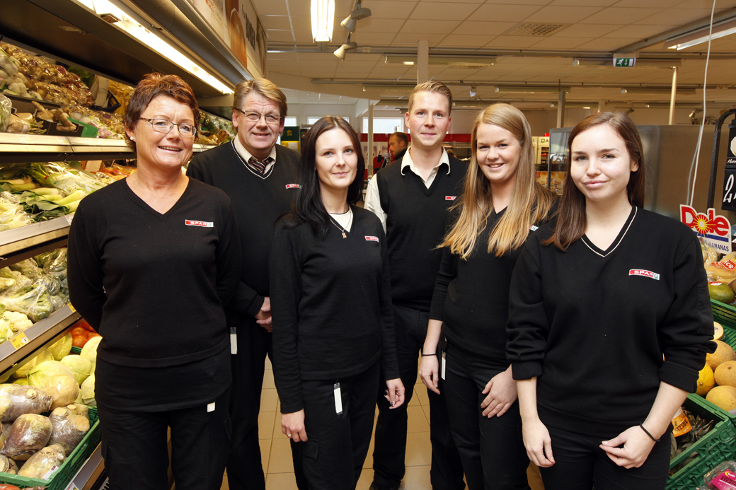 De ansatte på jobb dagen før jubileet, fra venstre: Randi Einvik Strøm, Johan Sørgaard, Radvile Akavicke, Brian Olsen, Maria Ekker Skorstad og Martine Bye Lauvsnes.