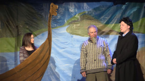 Camilla Hågensen, Inge Finnanger og Øivind Strøm finner mer enn en gammel skiferkniv....