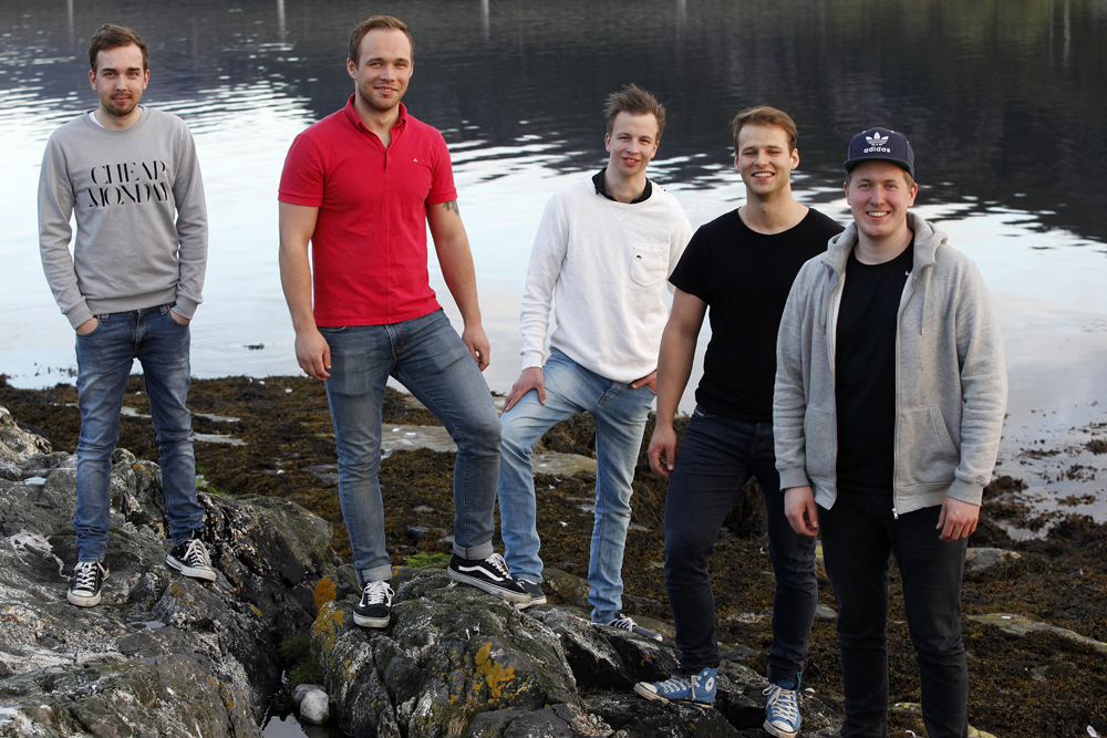 Steve Cooling spiller både fredag kveld på Zanzibar og søndag på martnasområdet.