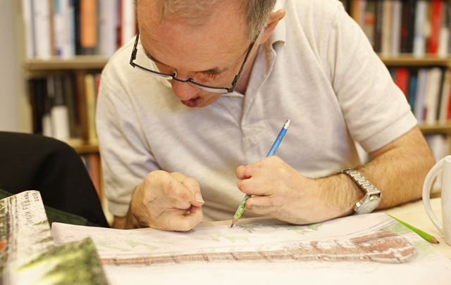 Å gå over fra å bruke høyrehånda til å tegne med venstre, har ikke vært lett for Svein Fløan. Men nå har han virkelig fått kontroll på blyanten.