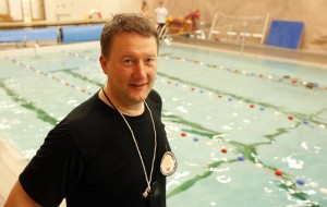 - Som å plante tulipaner på fotballbanen, sier Svein Lervik om at bassenget tømmes for vann.