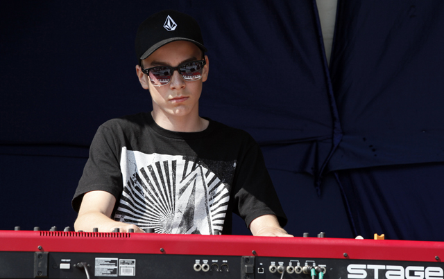 Ludvik Elnan Jakobsen spilte "Skyfall" fra James Bond på piano.