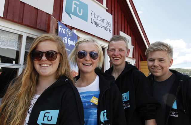 Ungdomsrådet profilerte seg under Tangspræll, fra venstre Ida Myren, Malin Løfsnæs, Fredrik Klocke og Odin Mårvik. I tillegg består rådet av Ne Meland, Åsa Rotvoll Stamnes og Inga Halsvik Sandnes.