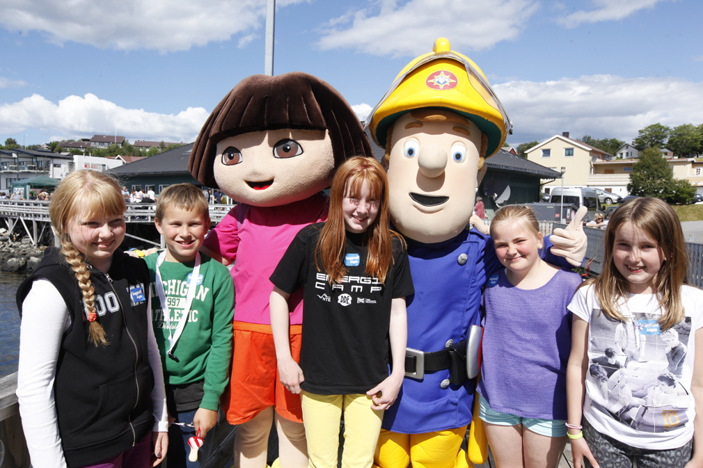 Dora Utforsker og Brannmann Sam var populær blant ungene. Fra venstre: Ida, Sander, Ida, Annikken og Nora.