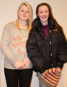 Tina Hårstandstrand (til venstre) og Matilde Hanssen mener aksjonen er bra for miljøet.