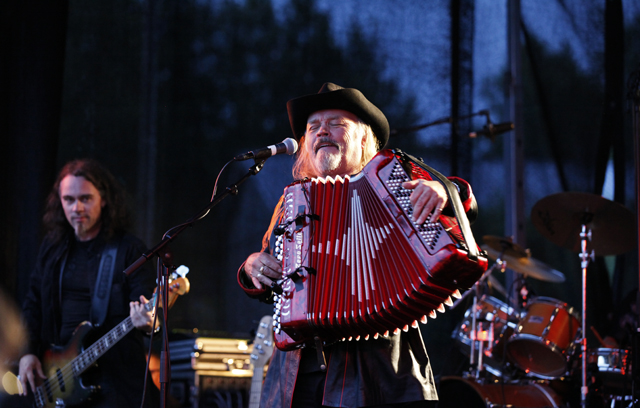 Når Terje Tysland tar fram trekkspillet, blir det alltid god stemning.