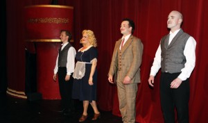 Ensemblet høstet stor applaus etter forestillinge, fra venstre: Lars Jacobsen, Monica Hjelle, Tore B. Granås og Lavrans Haga.