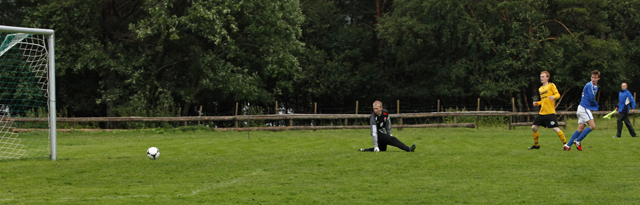 Namsos-keeperen måtte bare se langt etter skuddet fra Simen Lein, som gikk i mål.