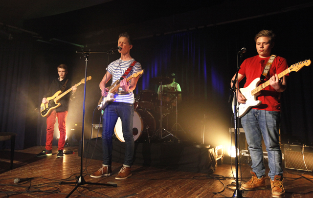 Carpe Scrotum spilte "Coming back home", og består av fra venstre: Anders Halsvik Sandnes, Sigurd Kristensen, Odin Mårvik og Viktor Meland (bakerst på trommer).