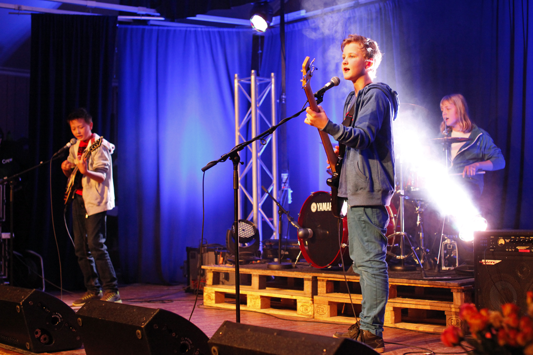 "All Right Now" sang Lucas Leander Haagensen, Elias Lein og Didrik Lein.