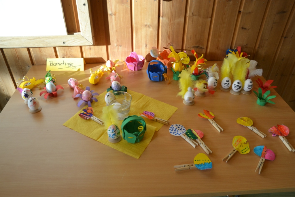 Elevenes flotte arbeider i kunst og håndverk var utstilt under kulturkvelden.