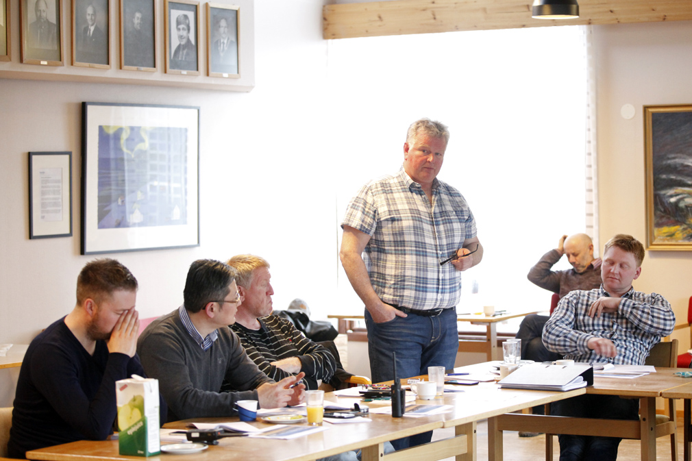 Arne Skorstad var skeptisk til en storkommune, og ville følge Høyres kommunevalgprogram - der det heter at Flatanger skal bestå som egen kommune.