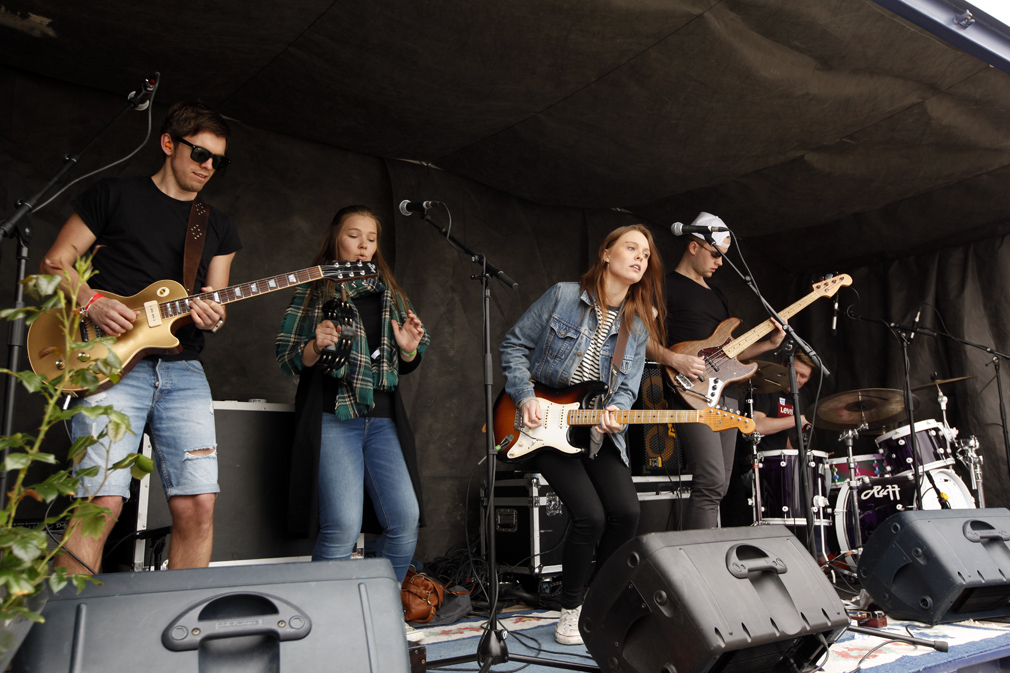 Bad Influence imponerte på Tangsrpæll. Fra venstre: Andreas Dahle Aagård, Guri Tranås, Tora Dahle Aagård, Isak Seltveit og Vetle Larsen Dahle.