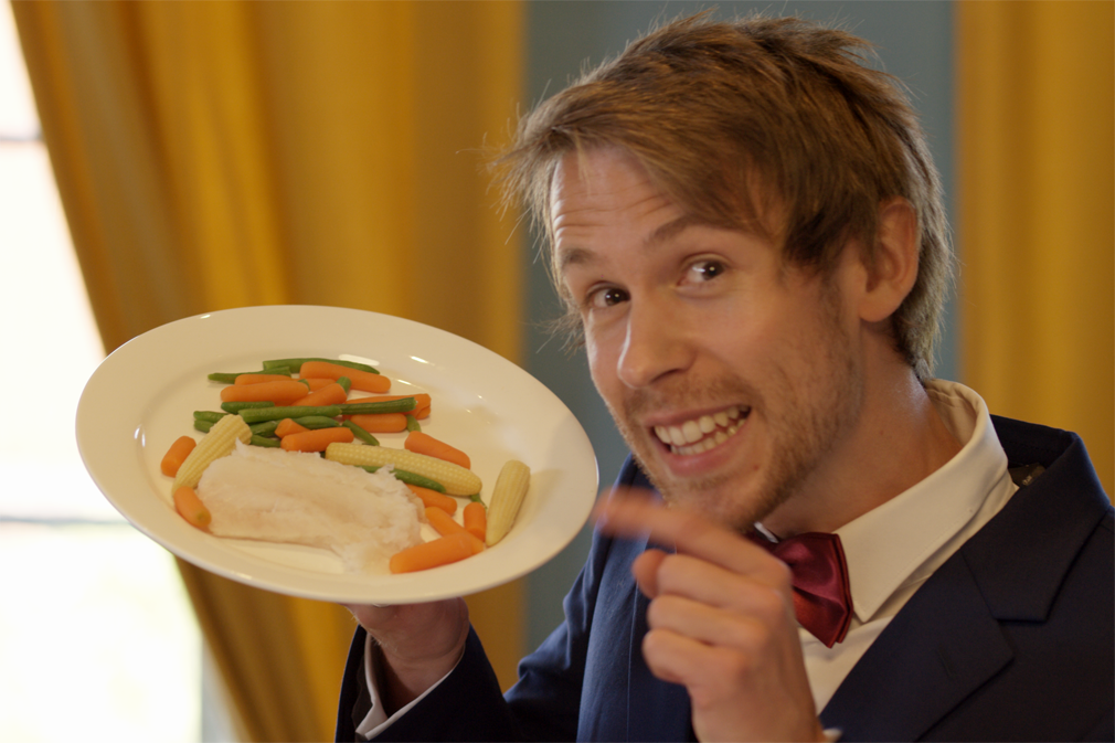 Brudgommen starter sin tale med å fortelle hvor fisken kommer fra....