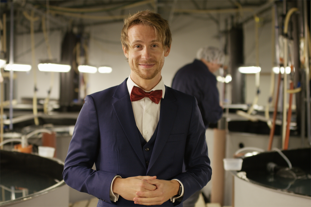 Forskjellige yrkesgrupper og forskning blir også presentert i filmen.