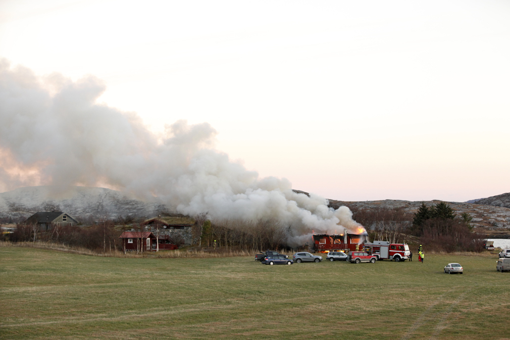 Brannvesenet hindret brannen i å spre seg til nabohyttene.