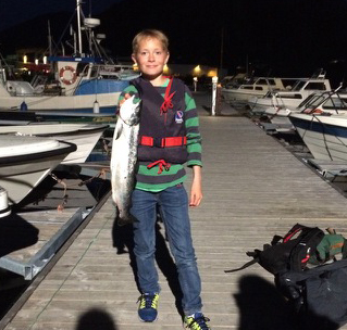 Ny fangst lørdag kveld. Da fikk Brede en 2,5-kilos laks.