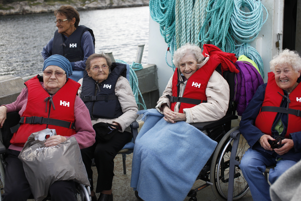 Trivsel på dekk, fra venstre: Ragna Hatmyr, Øyvor Melhus, Ingrid Ørsnes og Judith Aagård.