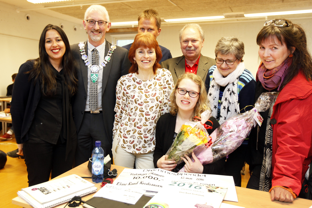 Mange ville hedre Eline. Bak fra venstre: Neha Naveen, Olav Jørgen Bjørkås, Steinar Lio, Wenche Wannebo, BJørn Torgersen, Gurid Halsvik og Gro Seltveit.