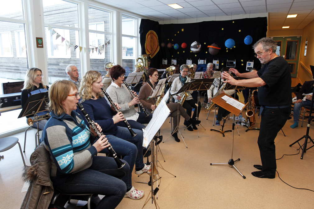 Korpset har løftet seg mange hakk, mener dirigent Per Bårdsen. Etter en intens øvingsperiode er korpset klare for å presentere Queen.