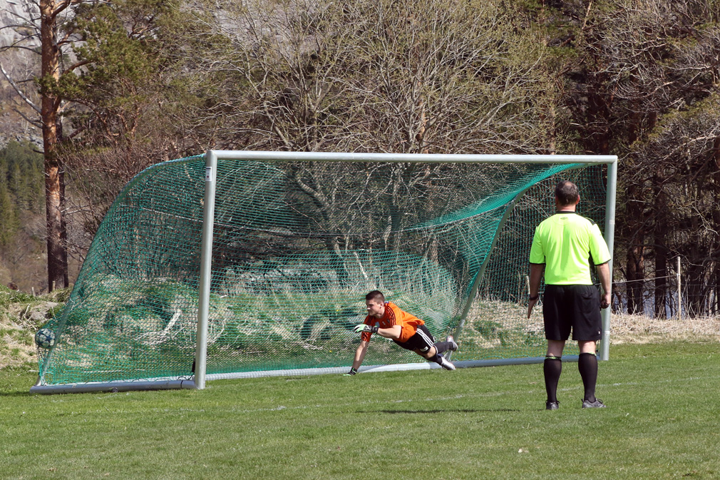 Bindals keeper måtte se straffesparket i mål.