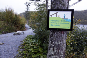 Skiltet ved Floanveien markerer starte på stien.