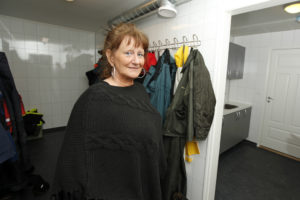 FIsketuristene har fått egen garderobe for å henge igjen uteklær og sette støvler. Dermed blir det enklere renhold i leilighetene, forteller Lillian Mårvik Engbakken.