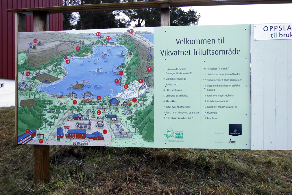 Skiltet ved Framheim viser planene for Vikvatnet aktivitetsområde.