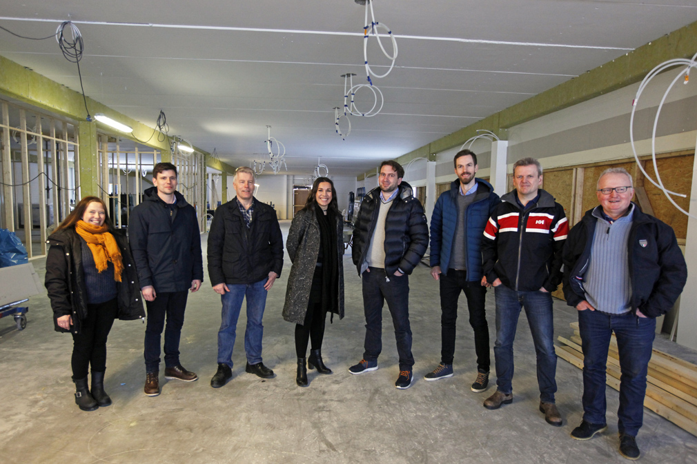 Aktører som skal inn i Havbruksparken eller står bak satsinga på omvisning, fra venstre: Aase Kristin Aa. Mårvik, Alexander Lindseth, Per Anders Folladal, Anastasia Doroshyna, Terje Sæternes, Mikael Løfsnæs Haagensen og Per Anton Løfsnæs.