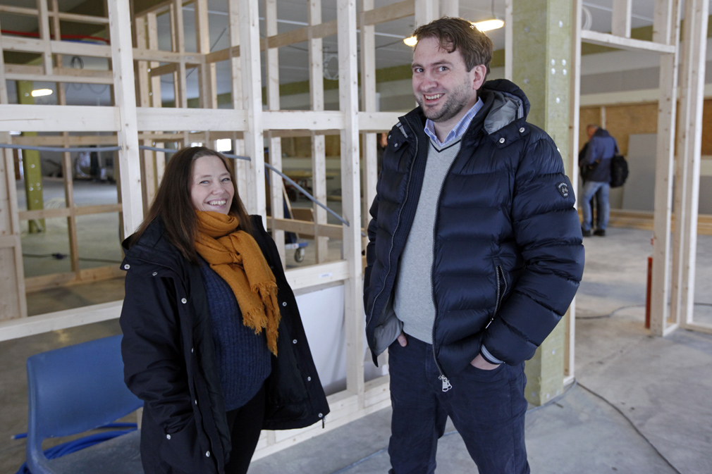 Aase Kristin Aa. Mårvik i Veiviseren Beddriftshelsehtjenest og Terje Sæternes i datafirmaet Moveo får kontorer i havbruksparken.