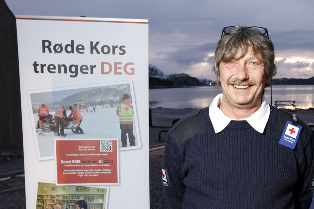 - Vi ønsker alle velkommen mandag kveld, sier Røde Kors-leder Jan Petter Hågensen.