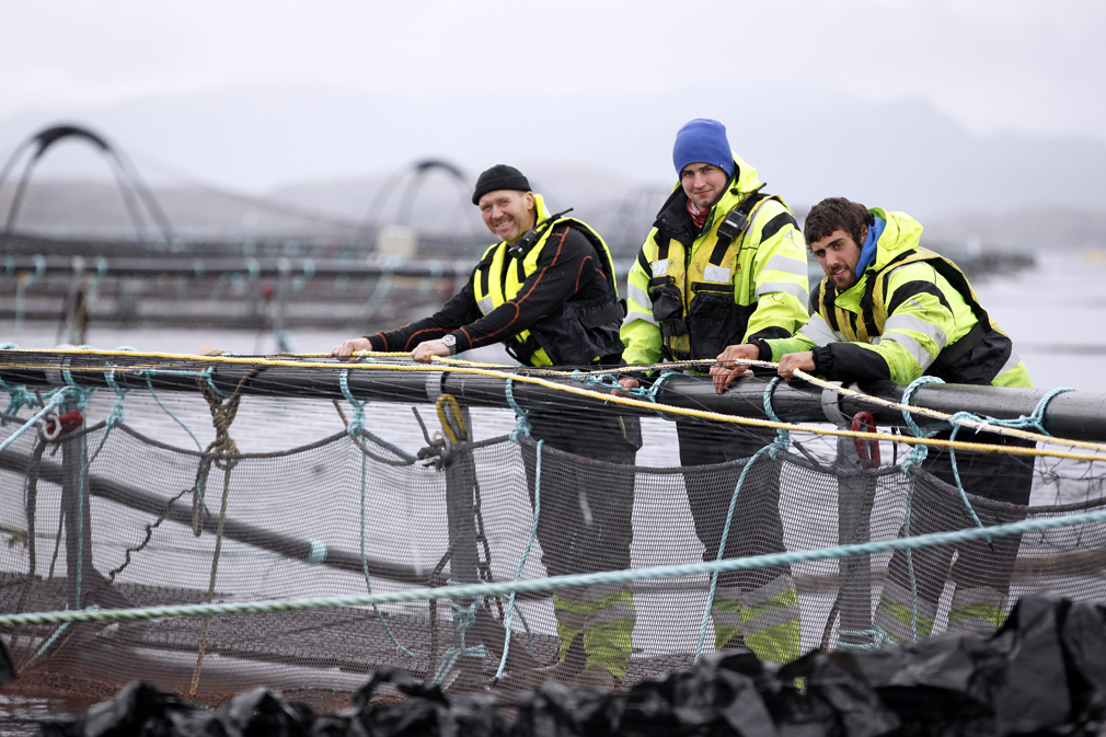 Jon Uskola trives med å jobbe ute på anlegg. Fra venstre: Raymond Johansen og Eskil Bugge.