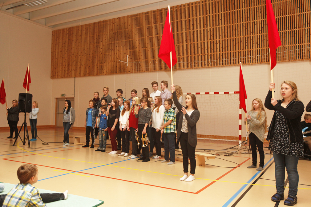 Ungdomskolen framførte en av sangene fra "Les Miserables", som inngår i en større produksjon som skal vises senere.