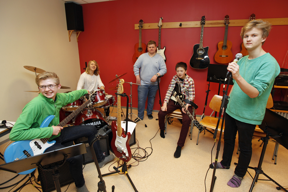 Et ordentlig teater har også eget orkester. Fra venstre: Simon Stamnes Hågensen,