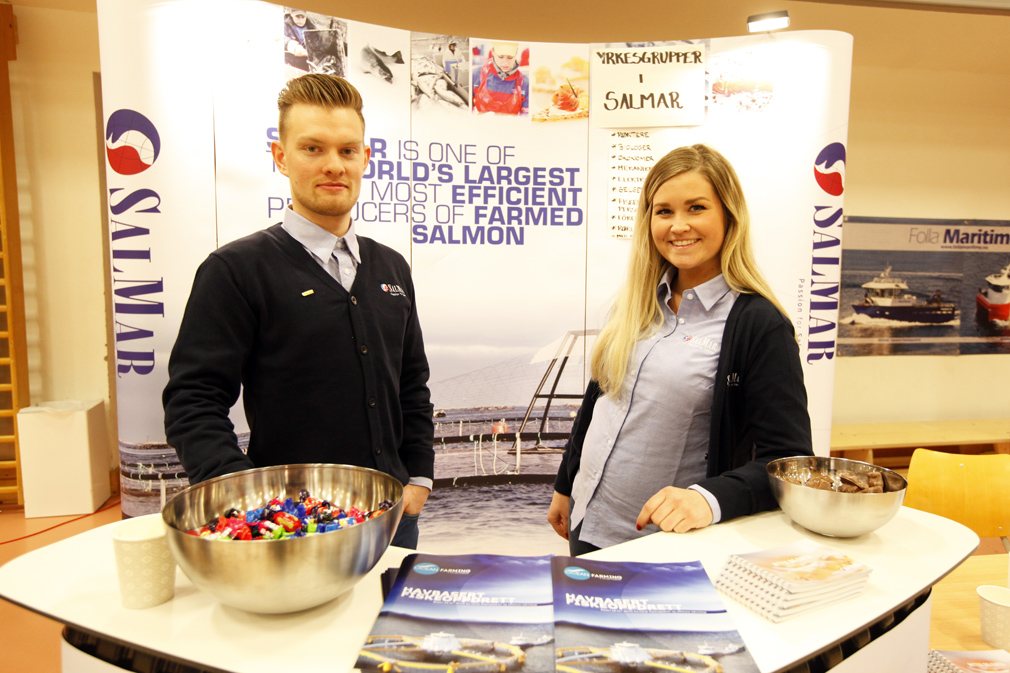 Peder Dahle og Tove Tørhaug i Salmar var på messa for å rekruttere ansatte og informere om yrkesmuligheter.