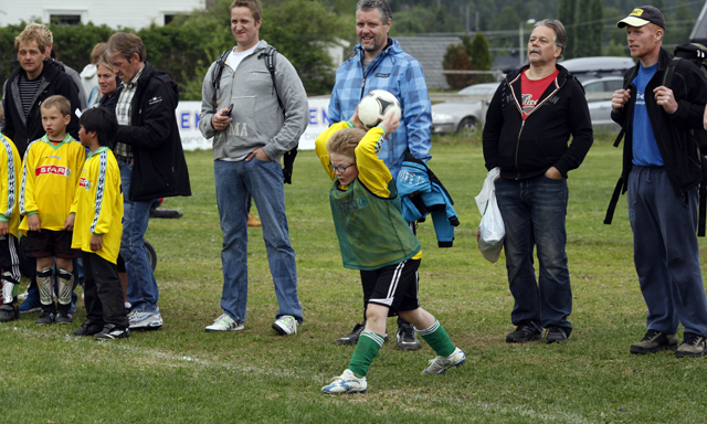 Spente foreldre overvar kampen. Sigurd kaster inn.