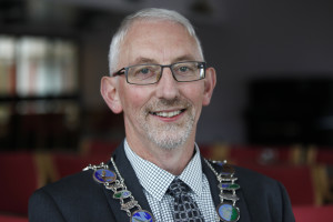 Ordfører Olav Jørgen Bjørkås tror Flatanger får bestå som egen kommune.