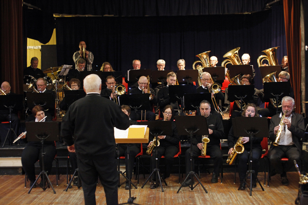 Sparbu hornmusikklag imponerte under konserten med flott klang og presist spill.