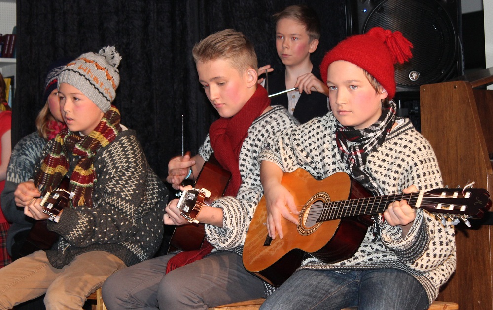 Fra venstre: Didrik Lein (delvis skjult), Lucas Leander Haagensen, Benjamin Lein, Tor André Jegtvolden og Asmund Rotvold Stamnes viste seg å være stødige musikere.