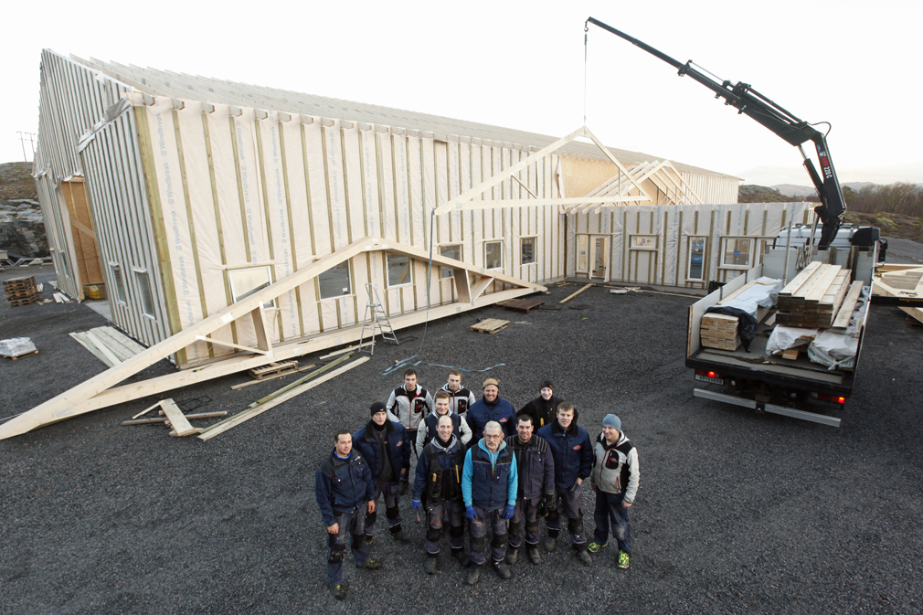 FLYTTER PRODUKSJONEN: Trønderelement AS flytter produksjonen fra Statland til Flatanger, og bygger en stor produksjonshall i Storlavika. Her får 11 ansatte sin arbeidsplass.