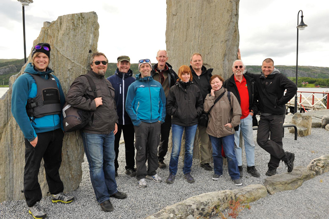 De tyske journalistene var imponert over alt de fikk oppleve i Flatanger. Her på Stranda, før avreise til Ellingsråsa fyr. (Foto: Ole Martin Dahle)